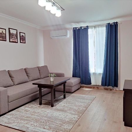 Renovated 1 Bedroom With King Size Bed In Kentron Ереван Экстерьер фото