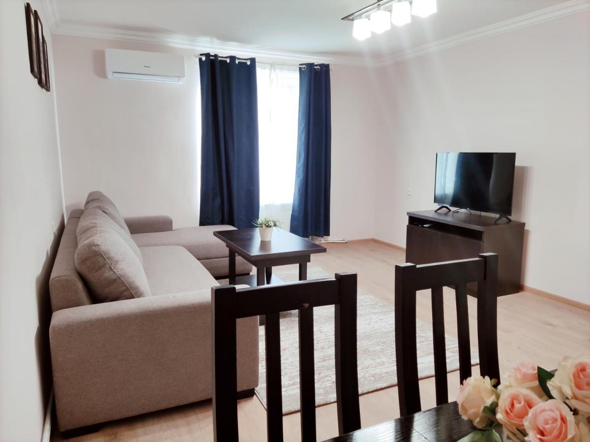 Renovated 1 Bedroom With King Size Bed In Kentron Ереван Экстерьер фото